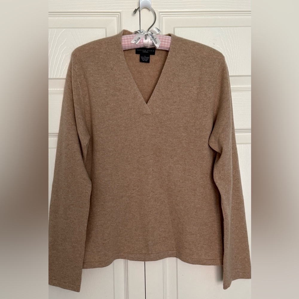 Madison Studio 100% Cashmere V-Neck Sweater - Tan/Camel - Size Medium